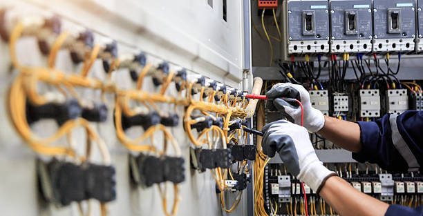 Professional Electrician technician working in Spring Hill, FL